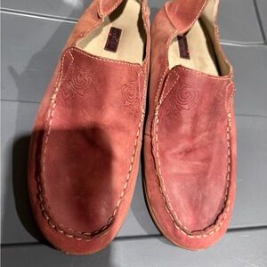Women’s Olu Kai Nohea slip ons, red size 9.5